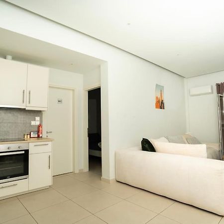 Homey Renovated 1 Bedroom Apartment In Kesariani Athén Kültér fotó