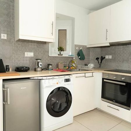 Homey Renovated 1 Bedroom Apartment In Kesariani Athén Kültér fotó