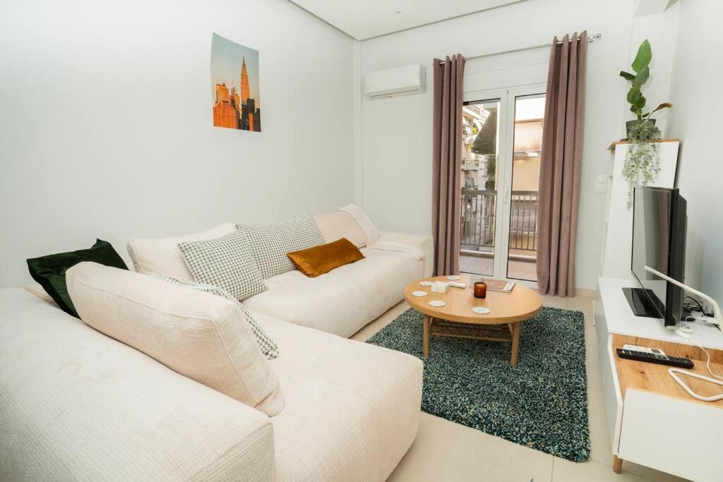 Homey Renovated 1 Bedroom Apartment In Kesariani Athén Kültér fotó